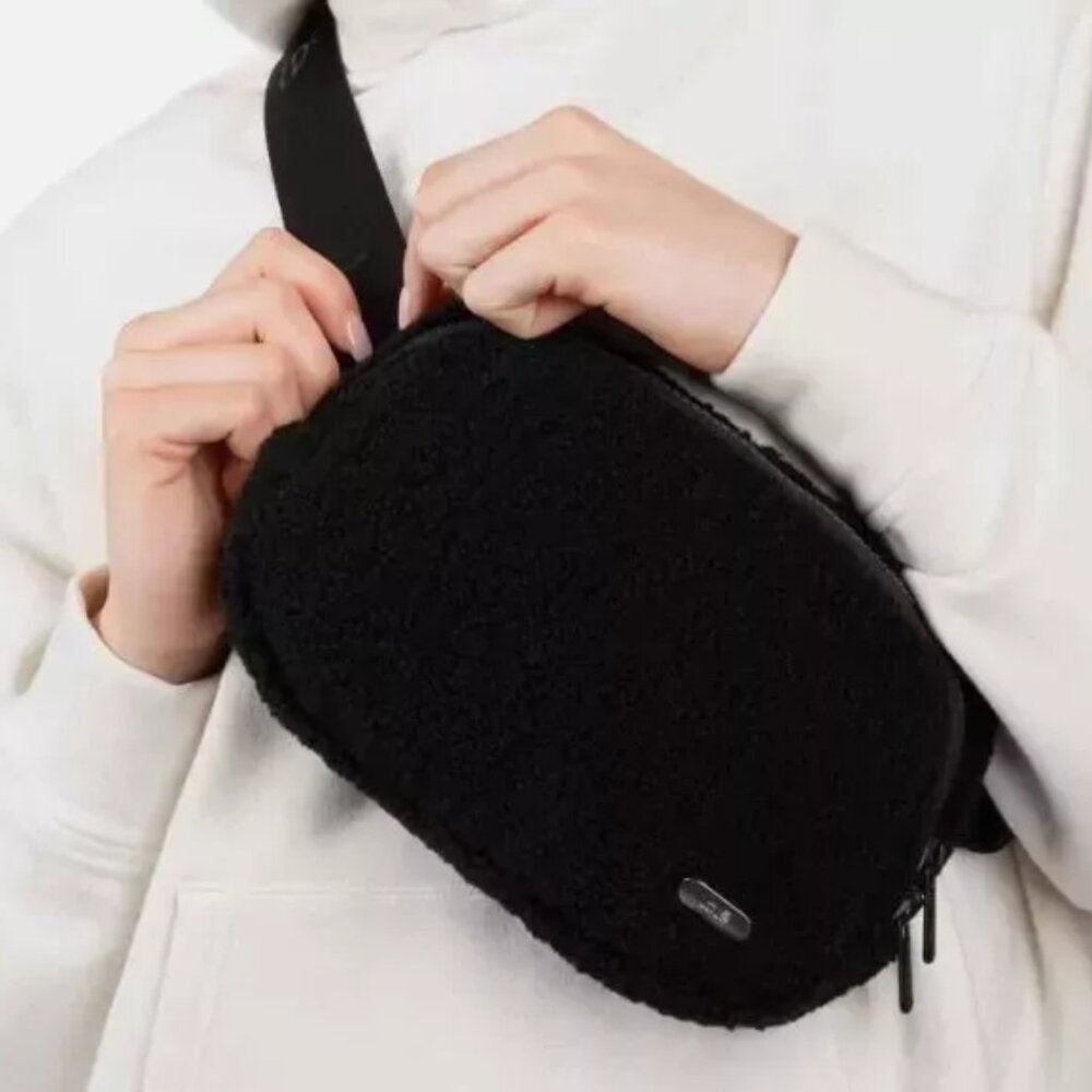 Lole Unisex Fleece Belt (Bag, Black) - Picture 3 of 6